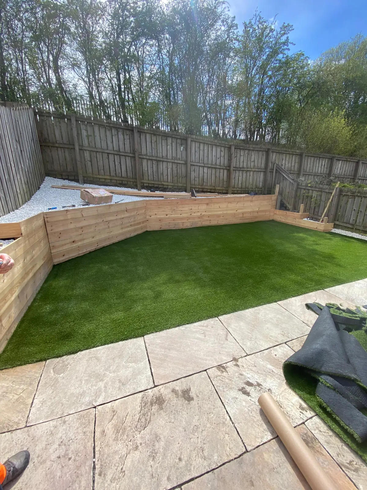 Artificial lawn with sleeper retaining walls